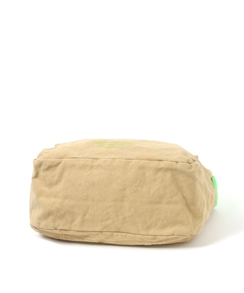 niko and...（ニコアンド）の「【NATOKii(ネイトゥーキー)】ニュースペーパーバッグ（ショルダーバッグ・メンズ・オフホワイト/ベージュ・FREE）」の20枚目の写真