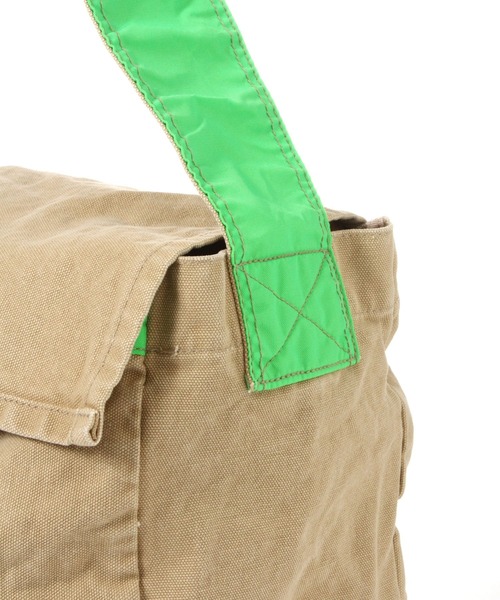 niko and...（ニコアンド）の「【NATOKii(ネイトゥーキー)】ニュースペーパーバッグ（ショルダーバッグ・メンズ・オフホワイト/ベージュ・FREE）」の9枚目の写真