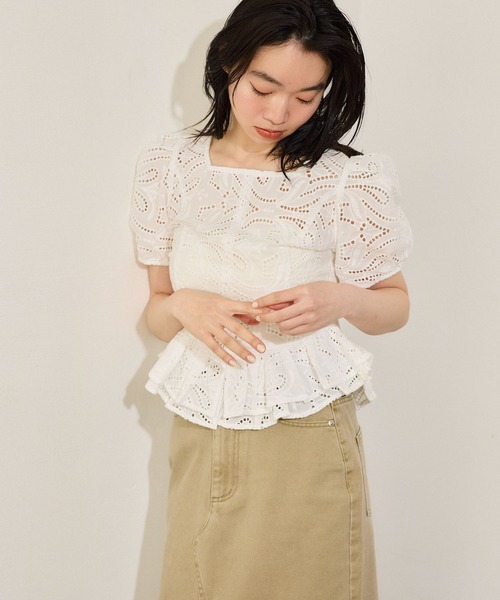 mysty woman（ミスティウーマン）の「総レースぺプラムブラウス　666035（シャツ/ブラウス・レディース・ブラック/オフホワイト・FREE）」の5枚目の写真