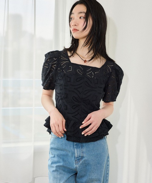 mysty woman（ミスティウーマン）の「総レースぺプラムブラウス　666035（シャツ/ブラウス・レディース・ブラック/オフホワイト・FREE）」の10枚目の写真