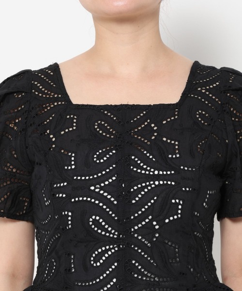 mysty woman（ミスティウーマン）の「総レースぺプラムブラウス　666035（シャツ/ブラウス・レディース・ブラック/オフホワイト・FREE）」の14枚目の写真