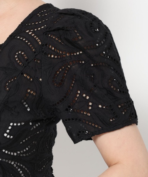 mysty woman（ミスティウーマン）の「総レースぺプラムブラウス　666035（シャツ/ブラウス・レディース・ブラック/オフホワイト・FREE）」の15枚目の写真