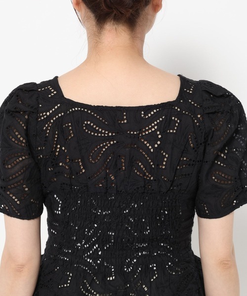 mysty woman（ミスティウーマン）の「総レースぺプラムブラウス　666035（シャツ/ブラウス・レディース・ブラック/オフホワイト・FREE）」の17枚目の写真