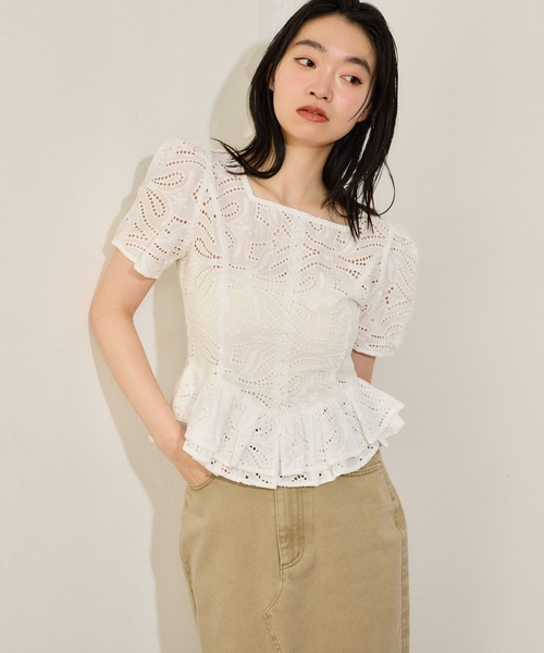 mysty woman(ミスティウーマン)の「総レースぺプラムブラウス 666035(シャツ/ブラウス・レディース・ブラック/オフホワイト・FREE)」の20枚目の写真