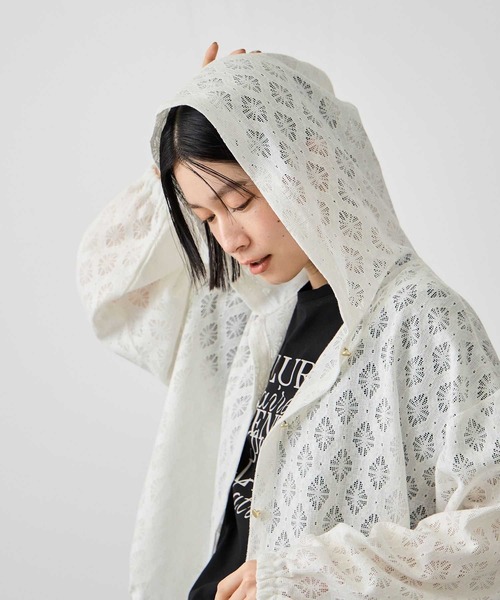 Mac-House(マックハウス)の「【Idnes/ イドネス 】 レース フード ブラウス(シャツ/ブラウス・レディース・ブラック/オフホワイト・FREE)」の15枚目の写真
