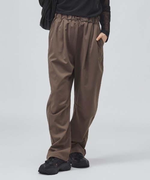 adidas(アディダス)の「【別注】アディダス adidas SOFTLUXダブルウィーブ オーバーサイズフィット パラシュートパンツ 限定コラボ(その他パンツ・レディース・コバルトブルー/ブラック/ブラウン・M/L/S/XL)」の1枚目の写真