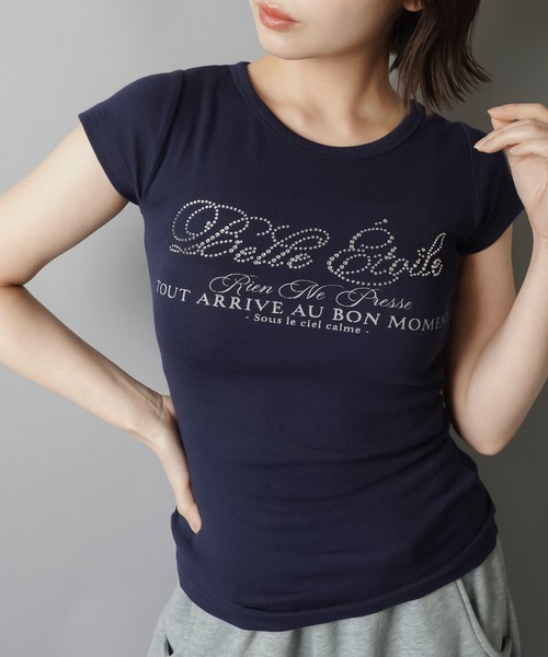 SPINNS(スピンズ)の「半袖ピタTシャツ/ラインストーンロゴ(Tシャツ/カットソー・レディース・オフホワイト/ブラック/サックスブルー/ネイビー・ONESIZE)」の1枚目の写真