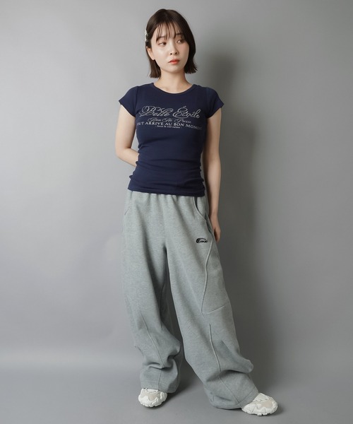 SPINNS(スピンズ)の「半袖ピタTシャツ/ラインストーンロゴ(Tシャツ/カットソー・レディース・オフホワイト/ブラック/サックスブルー/ネイビー・ONESIZE)」の9枚目の写真