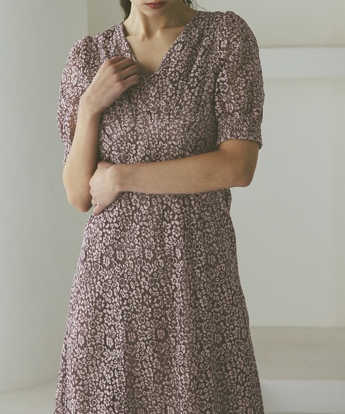 Rose of Sharon(ローズオブシャロン)の「Vネックボタニカル柄Aラインドレス(ドレス・レディース・マスタード/ネイビー/ピンク/テラコッタ/ブルーグレー/ダークグリーン・M)」の7枚目の写真