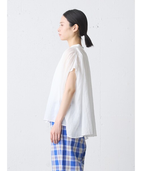 MidiUmi(ミディウミ)の「MidiUmi ラミーギャザーノースリーブシャツ(シャツ/ブラウス・レディース・オフホワイト・FREE)」の10枚目の写真
