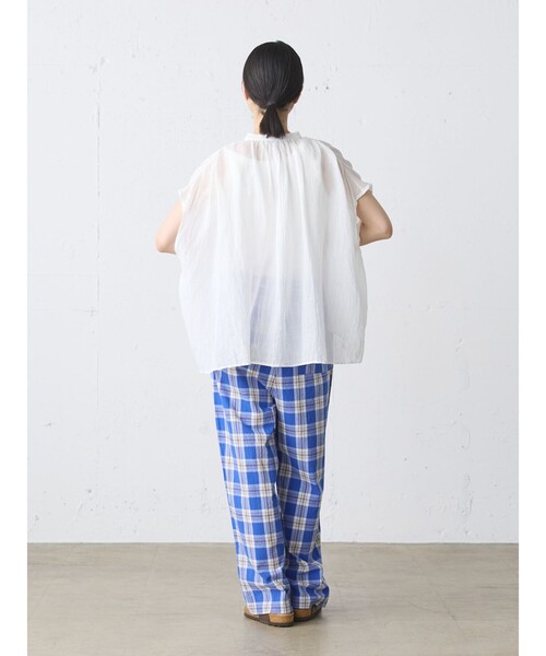 MidiUmi(ミディウミ)の「MidiUmi ラミーギャザーノースリーブシャツ(シャツ/ブラウス・レディース・オフホワイト・FREE)」の17枚目の写真