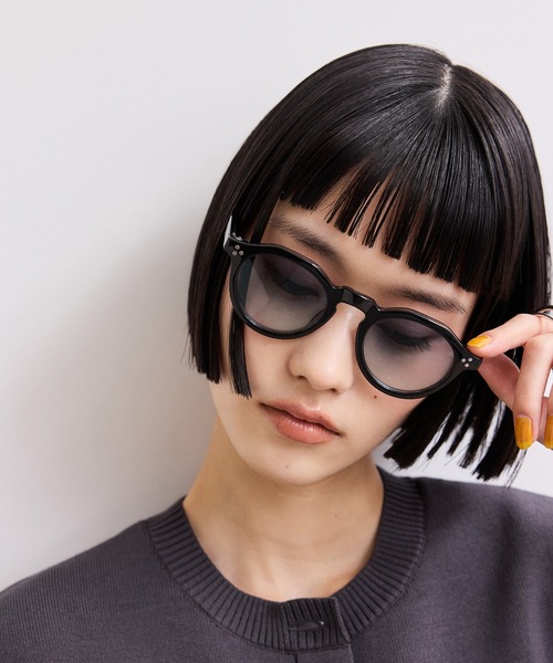 ADAM ET ROPE'(アダムエロペ)の「【WEB限定】・【定番】クラウンパントフラットレンズ調光サングラス(サングラス・レディース・ブラック/ダークブラウン・FREE)」の1枚目の写真