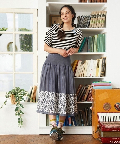Jocomomola(ホコモモラ)の「【接触冷感】シルケット天竺ボーダーTシャツ(Tシャツ/カットソー・レディース・パープル/ブラック・40)」の7枚目の写真