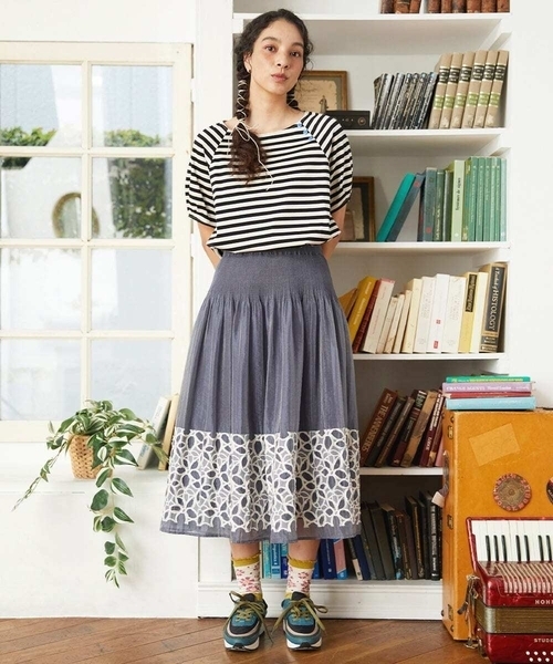 Jocomomola(ホコモモラ)の「【接触冷感】シルケット天竺ボーダーTシャツ(Tシャツ/カットソー・レディース・パープル/ブラック・40)」の8枚目の写真