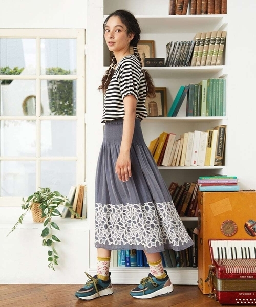 Jocomomola(ホコモモラ)の「【接触冷感】シルケット天竺ボーダーTシャツ(Tシャツ/カットソー・レディース・パープル/ブラック・40)」の9枚目の写真