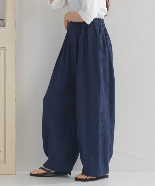 OMNES(オムネス)の「ダブルガーゼイージーコクーンパンツ(その他パンツ・レディース・ブラック/ネイビー/チャコールグレー・FREE)」の3枚目の写真