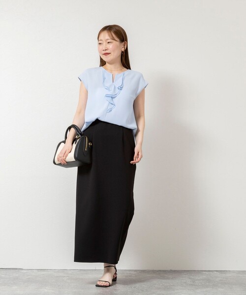 NOLLEY’S Sophi（ノーリーズソフィ）の「ウォッシャブルストレッチジョーゼットフロントラッフルブラウス（シャツ/ブラウス・レディース・サックスブルー/オフホワイト/ベージュ・38）」の4枚目の写真