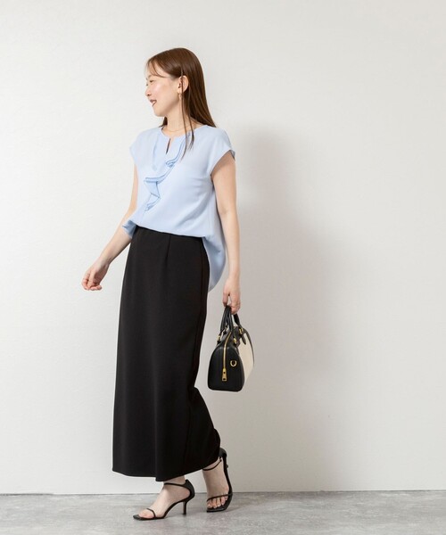 NOLLEY’S Sophi（ノーリーズソフィ）の「ウォッシャブルストレッチジョーゼットフロントラッフルブラウス（シャツ/ブラウス・レディース・サックスブルー/オフホワイト/ベージュ・38）」の6枚目の写真