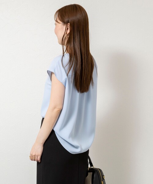 NOLLEY’S Sophi（ノーリーズソフィ）の「ウォッシャブルストレッチジョーゼットフロントラッフルブラウス（シャツ/ブラウス・レディース・サックスブルー/オフホワイト/ベージュ・38）」の9枚目の写真
