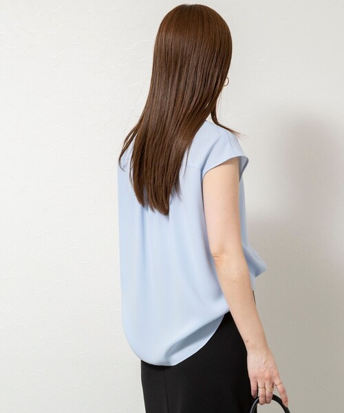 NOLLEY’S Sophi（ノーリーズソフィ）の「ウォッシャブルストレッチジョーゼットフロントラッフルブラウス（シャツ/ブラウス・レディース・サックスブルー/オフホワイト/ベージュ・38）」の10枚目の写真