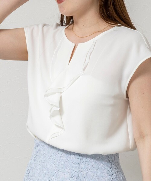 NOLLEY’S Sophi（ノーリーズソフィ）の「ウォッシャブルストレッチジョーゼットフロントラッフルブラウス（シャツ/ブラウス・レディース・サックスブルー/オフホワイト/ベージュ・38）」の19枚目の写真