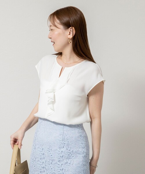 NOLLEY’S Sophi（ノーリーズソフィ）の「ウォッシャブルストレッチジョーゼットフロントラッフルブラウス（シャツ/ブラウス・レディース・サックスブルー/オフホワイト/ベージュ・38）」の20枚目の写真
