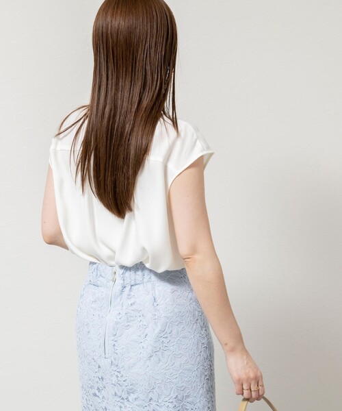 NOLLEY’S Sophi（ノーリーズソフィ）の「ウォッシャブルストレッチジョーゼットフロントラッフルブラウス（シャツ/ブラウス・レディース・サックスブルー/オフホワイト/ベージュ・38）」の21枚目の写真