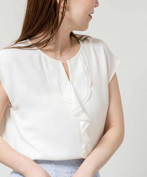 NOLLEY’S Sophi（ノーリーズソフィ）の「ウォッシャブルストレッチジョーゼットフロントラッフルブラウス（シャツ/ブラウス・レディース・サックスブルー/オフホワイト/ベージュ・38）」の22枚目の写真