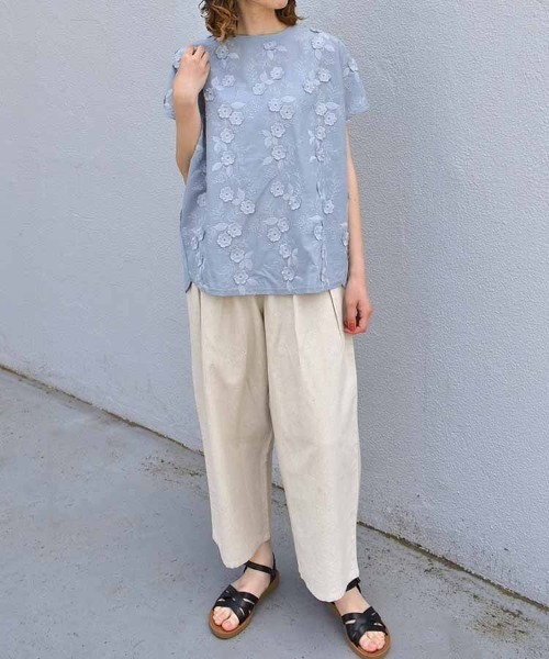 Bleu Bleuet（ブルーブルーエ）の「フラワー3D刺繍Tシャツ26NO2（Tシャツ/カットソー・レディース・ホワイト/ライトブルー・FREE）」の3枚目の写真