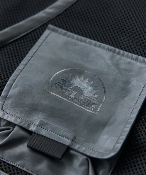 POLeR(ポーラー)の「POLeR × FREAK'S STORE/ポーラー × フリークスストア 別注 Response Vest(ベスト・メンズ・ブラック・ONE SIZE)」の20枚目の写真