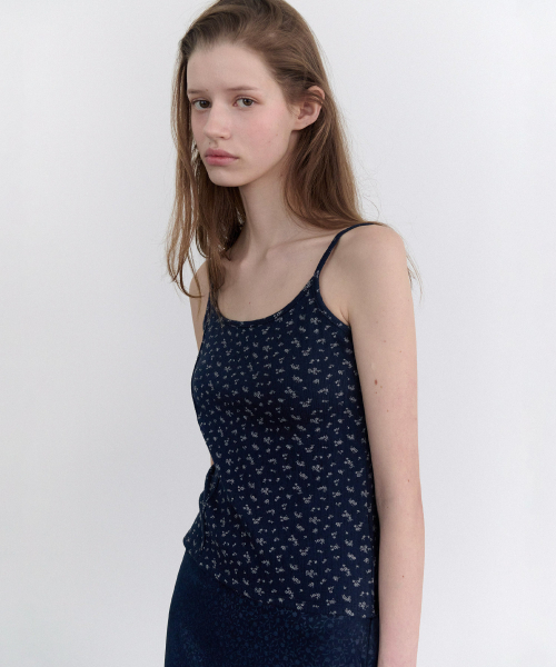ANDNEEDS(アンドニーズ)の「Floral double strap sleeveless (navy)(Tシャツ/カットソー・レディース・その他・FREE)」の2枚目の写真