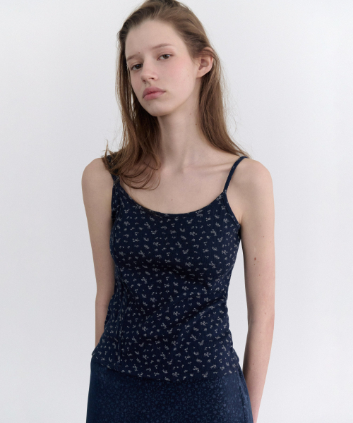 ANDNEEDS(アンドニーズ)の「Floral double strap sleeveless (navy)(Tシャツ/カットソー・レディース・その他・FREE)」の3枚目の写真