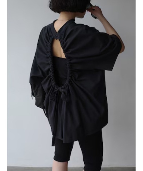 RIM.ARK(リムアーク)の「Back conscious vacation tops バック コンシャス バケーション トップス(Tシャツ/カットソー・レディース・ライトベージュ/カーキ/ブラック・FREE)」の1枚目の写真