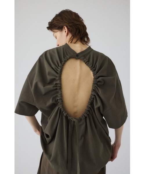 RIM.ARK(リムアーク)の「Back conscious vacation tops バック コンシャス バケーション トップス(Tシャツ/カットソー・レディース・ライトベージュ/カーキ/ブラック・FREE)」の4枚目の写真