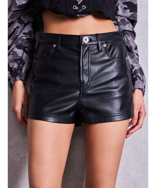 GYDA(ジェイダ)の「ハイウエストフェイクレザーショートパンツ(その他パンツ・レディース・ブラック・SMALL/MEDIUM)」の1枚目の写真