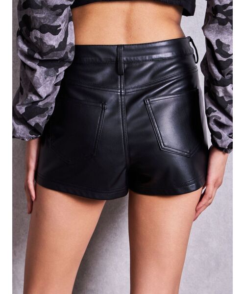 GYDA(ジェイダ)の「ハイウエストフェイクレザーショートパンツ(その他パンツ・レディース・ブラック・SMALL/MEDIUM)」の17枚目の写真