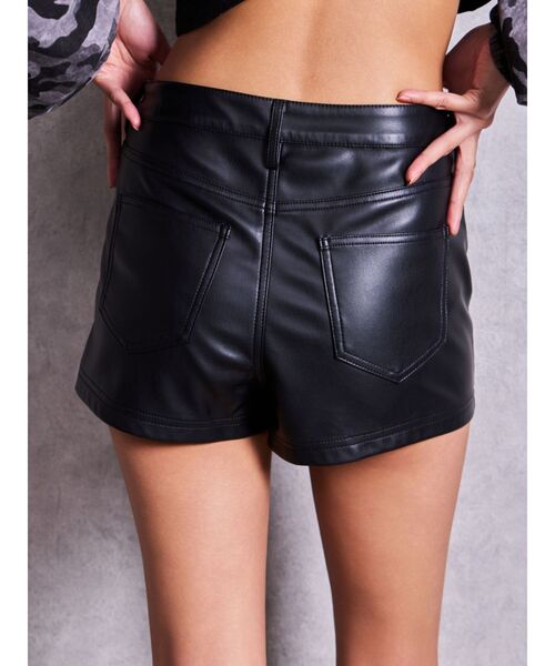 GYDA(ジェイダ)の「ハイウエストフェイクレザーショートパンツ(その他パンツ・レディース・ブラック・SMALL/MEDIUM)」の18枚目の写真