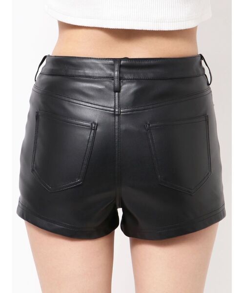 GYDA（ジェイダ）の「ハイウエストフェイクレザーショートパンツ（その他パンツ・レディース・ブラック・SMALL/MEDIUM）」の22枚目の写真