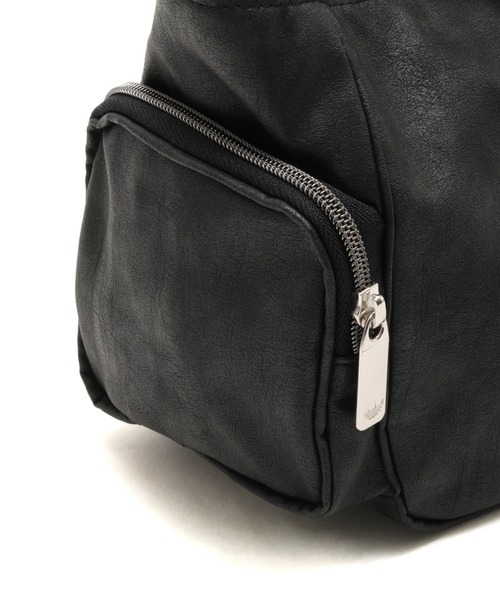 adidas(アディダス)の「adidas EL POCKET BAG / アディダス オリジナルス ロング丈 ポケット付き バッグ(ショルダーバッグ・レディース・ブラック・ONE SIZE)」の6枚目の写真