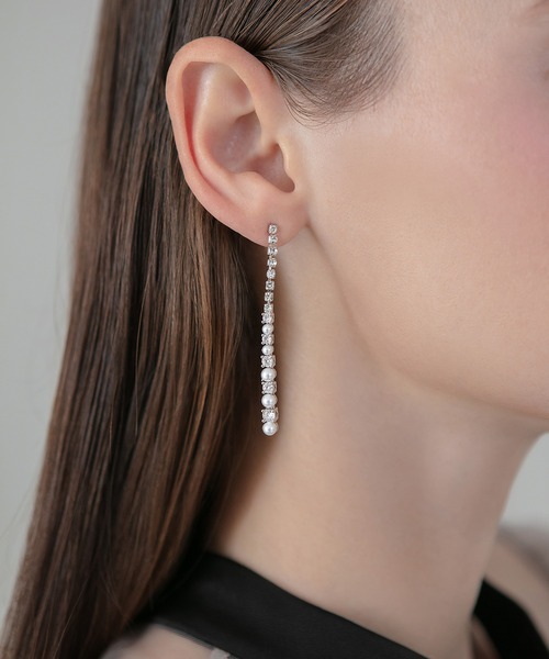 Leja(レジャ)の「【LEJA】ミックスビジューパールストレートドロップピアス結婚式 パーティー 成人式 二次会 同窓会 お呼ばれ オケージョン 20代 30代(ピアス(両耳用)・レディース・シルバー・FREE)」の2枚目の写真