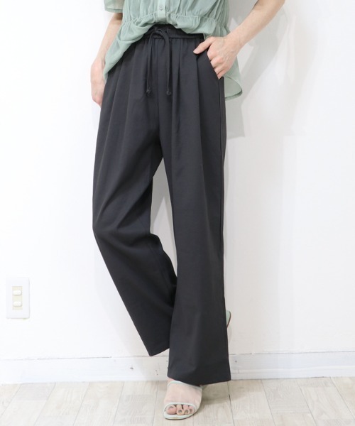 DISKEEN SURE(ディスキーンシュアー)の「腰周りすっきり見え!きれいめタックワイドパンツ(その他パンツ・レディース・イエロー/ホワイト/オフホワイト/アイボリー/チャコール/ブラック・FREE)」の5枚目の写真