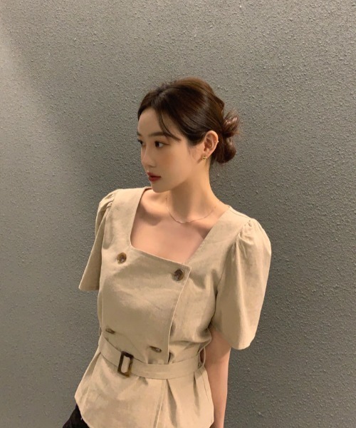 Aelina(エリナ)の「ベルト付きスクエアネックラインダブルブレストコットンブラウス(シャツ/ブラウス・レディース・ブラック/ベージュ/オフホワイト・FREE)」の4枚目の写真