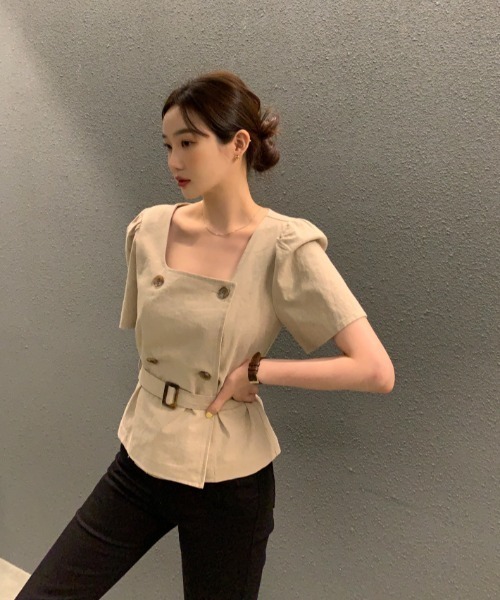 Aelina(エリナ)の「ベルト付きスクエアネックラインダブルブレストコットンブラウス(シャツ/ブラウス・レディース・ブラック/ベージュ/オフホワイト・FREE)」の6枚目の写真