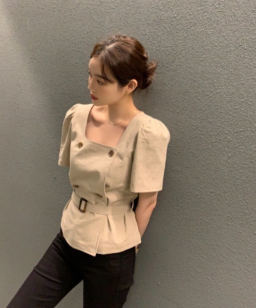 Aelina(エリナ)の「ベルト付きスクエアネックラインダブルブレストコットンブラウス(シャツ/ブラウス・レディース・ブラック/ベージュ/オフホワイト・FREE)」の8枚目の写真