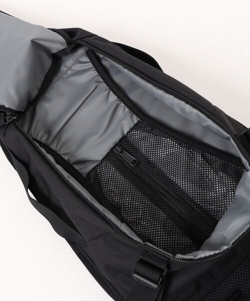 THE NORTH FACE(ザノースフェイス)の「THE NORTH FACE ノースフェイス リープスリング(ショルダーバッグ・メンズ・ホワイト/ブラック・FREE)」の5枚目の写真