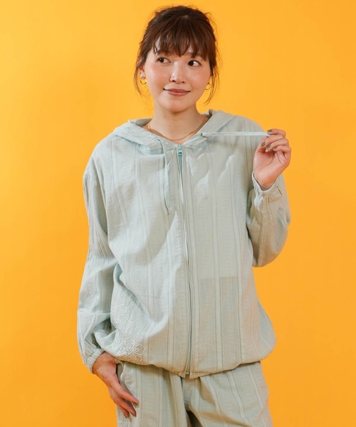 Hula Lani(フララニ)の「HULALANI/フララニ レディース ジップアップパーカー 長袖 羽織り ワンポイント 263HU2JK071(シャツ/ブラウス・レディース・ホワイト/ブルー/ピンク・FREE)」の2枚目の写真