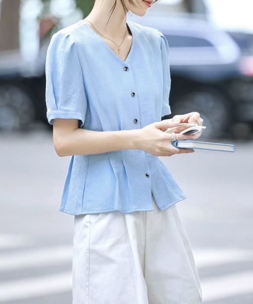 ONEP STAR(ワンピスター)の「Vネックフレア半袖ブラウス(シャツ/ブラウス・レディース・ブルー・LARGE/MEDIUM/X-LARGE)」の11枚目の写真