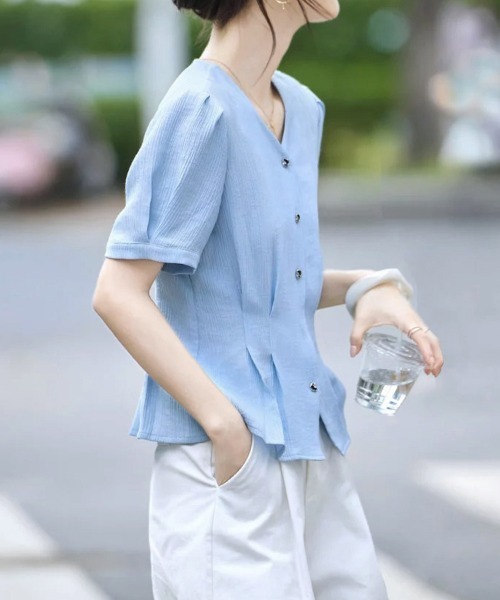 ONEP STAR(ワンピスター)の「Vネックフレア半袖ブラウス(シャツ/ブラウス・レディース・ブルー・LARGE/MEDIUM/X-LARGE)」の9枚目の写真
