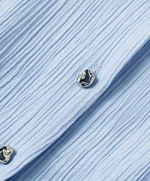 ONEP STAR(ワンピスター)の「Vネックフレア半袖ブラウス(シャツ/ブラウス・レディース・ブルー・LARGE/MEDIUM/X-LARGE)」の4枚目の写真