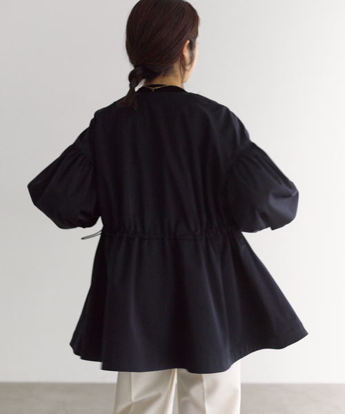 VERMEIL par iena(ヴェルメイユパーイエナ)の「《WEB限定/追加3》ノーカラーギャザーブルゾン(その他アウター・レディース・ネイビー・FREE)」の6枚目の写真